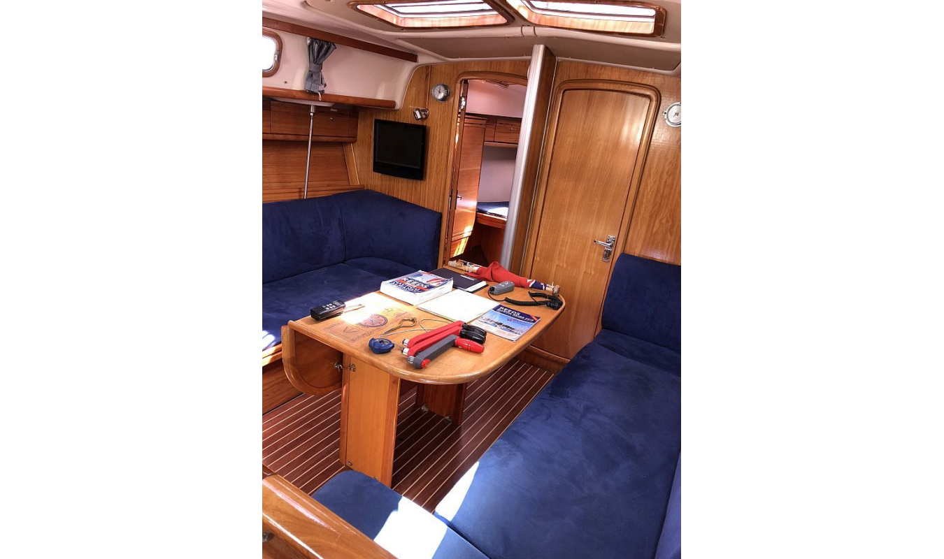 Saloon - Bavaria 37 - Bareboat Yacht Charter - SBC