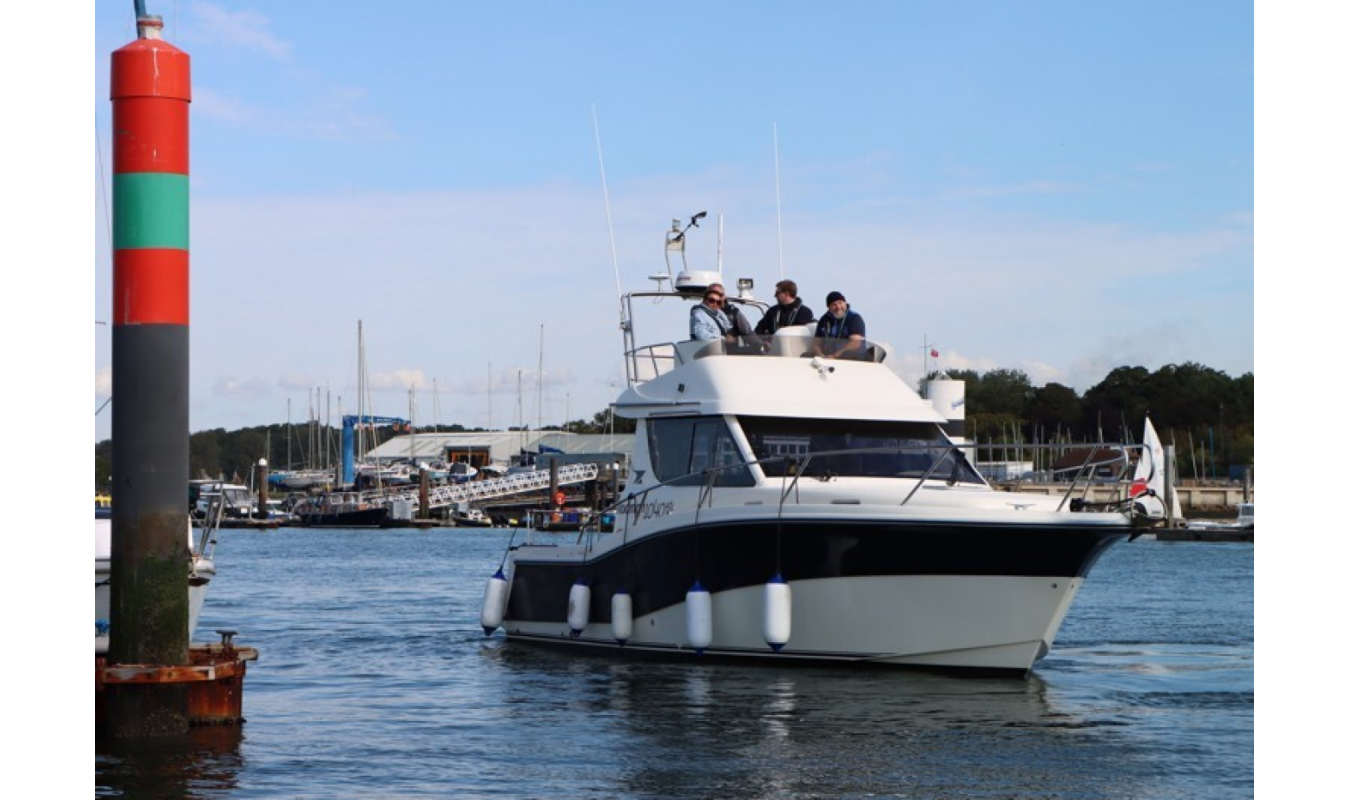 Kingfisher - Motorboat Charter - Solent Boat Charters