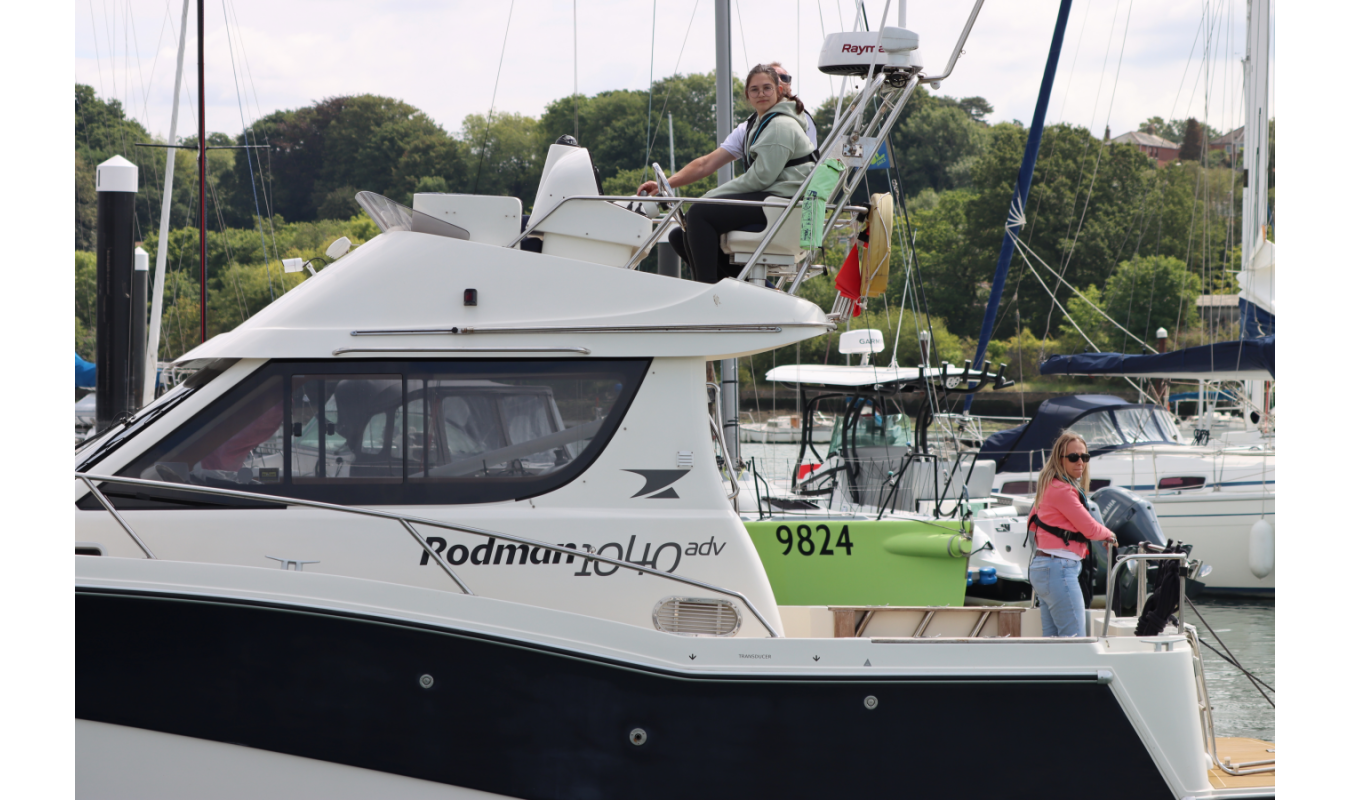 Kingfisher - Motorboat Charter - Solent Boat Charters